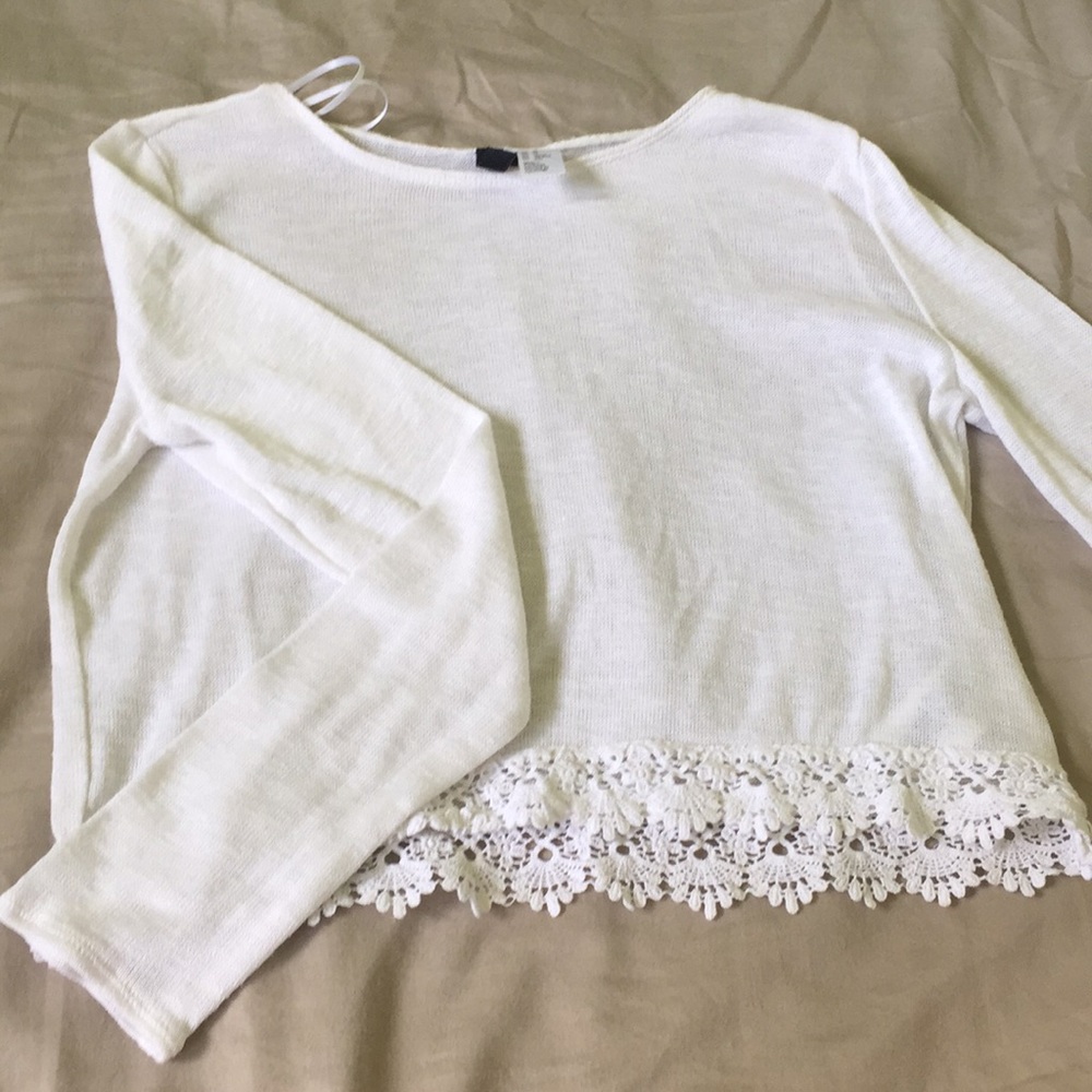 White, Long Sleeve Cropped Sweater Style Top
